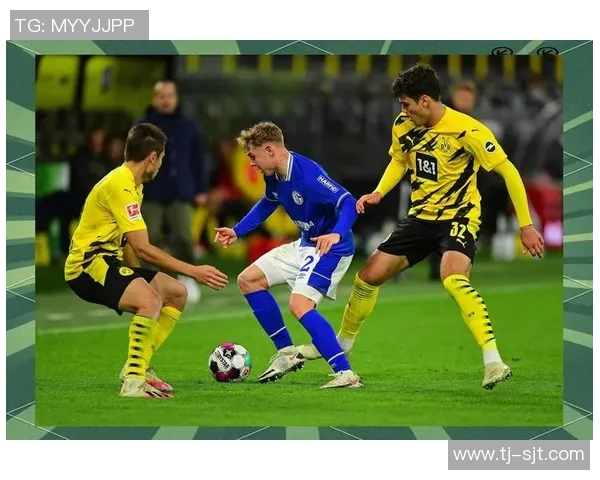 一群足球巨星争抢足球赛场瞬间 激烈对抗彰显无尽激情